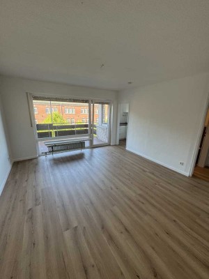 Frisch sanierte 1-Zimmer-Wohnung mit Balkon & moderner Designküche