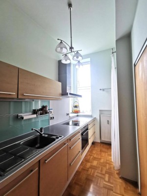 Sehr schöne und geschmackvolle 93 m² Eigentumswohnung mit drei getrennten Zimmern, Balkon, Carport in Feldkirchen bei Graz.