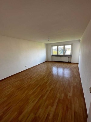 Renovierte 4 Zimmer Wohnung in Großostheim/Ringheim