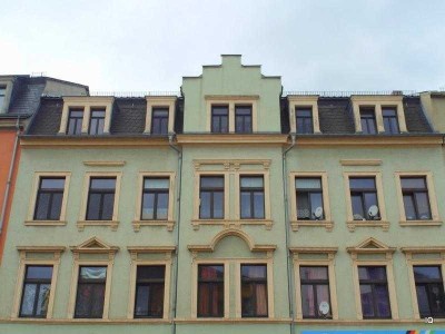 Gemütliche und frisch renovierte 2-Zimmer-Dachwohnung mit Laminatboden, separater Küche & Dusche