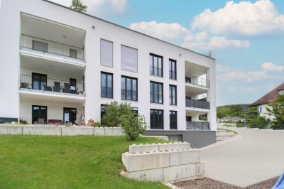 Einziehen und wohlfühlen: Neuwertige EG-Whg. mit Terrasse, Fernblick und TG-Stellplatz