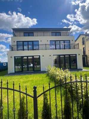 Erstbezug mit Garten: Exklusive Wohnung mit Einbauküche unmittelbar am „Golfplatz"
