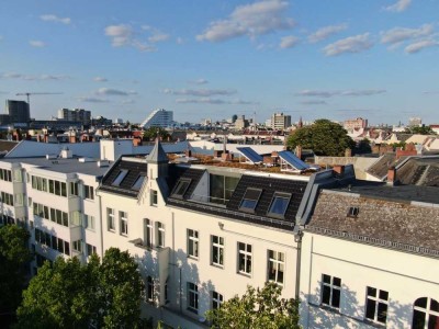Penthouse über den Dächern Westberlins – Elegantes Wohnen mit zwei Sonnenterrassen in Schöneberg