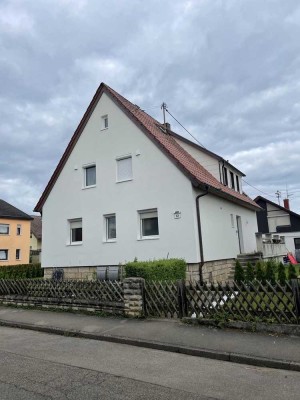 Großzügige 2,5 Zimmer Wohnung in ruhiger Lage mit gehobener Ausstattung