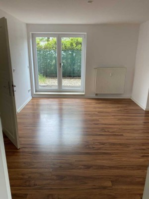 Sehr schöne großzügige 1,5 - Zimmer-Wohnung mit Terrasse in Dallgow-Döberitz (Wilmsstr.)