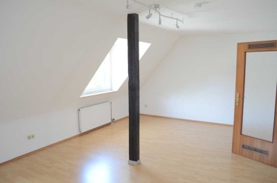 1 Zimmer im DG zu vermieten
