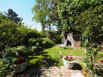 Doppelhaushälfte mit märchenhaftem Garten in idyllischer Lage von Eching