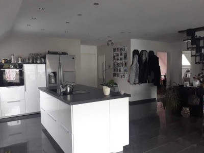 Attraktive 3-Zimmer-DG-Wohnung mit Balkon und EBK in Engelskirchen
