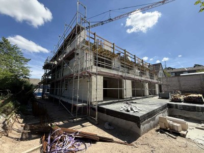 Helle Etagenwohnung mit 3 Zimmern und 2 großzügigen Dachterrassen in Feucht