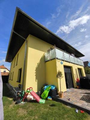 Moderne Doppelhaushälfte mit 5 Zimmern in Knautkleebeeg, 2 Bädern & Garten **ideal für Familien**
