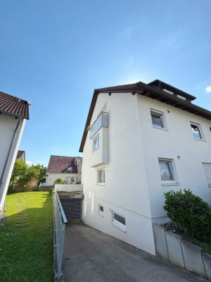 Charmant & Bezugsfrei: 3-Zimmer-Dachgeschosstraum mit TG-Stellplatz