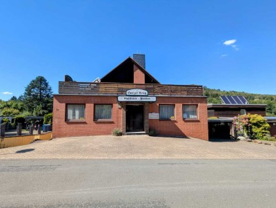Großzügiges Zweifamilienhaus mit Gästezimmern & Gastronomiefläche in Wolfshagen im Harz