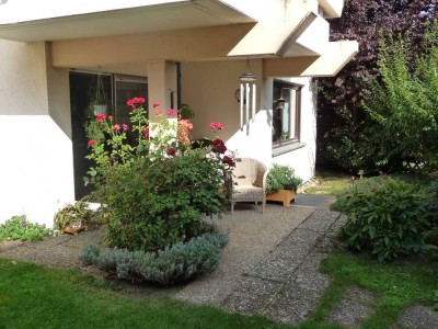 Suche Gartenliebhaber , helle, schöne 2 Zimmerwohnung im EG mit Garten  und EBK in super Lage