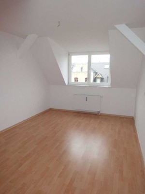 Wohnen im DG-  Laminat und großer Balkon - frei ab 1.10.25