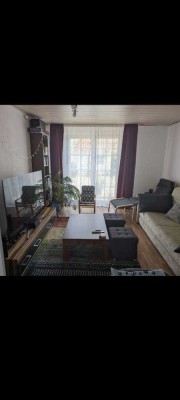 Gepflegte 2,5 Zimmer Wohnung mit Terrasse und Einbauküche in Griesheim