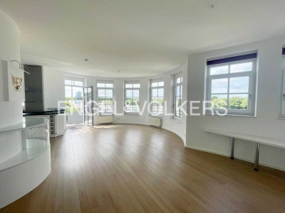Eindrucksvolle Penthouse‑Maisonette mit Hafenpanorama über dem Marina Rünthe