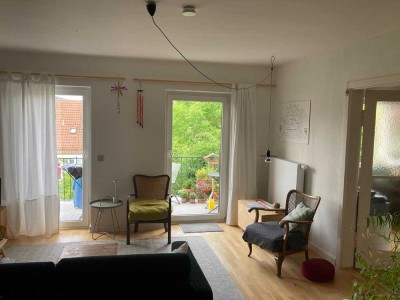 Helle, vollständig renovierte 4-Raum-Wohnung mit Balkon und EBK in Stuttgart