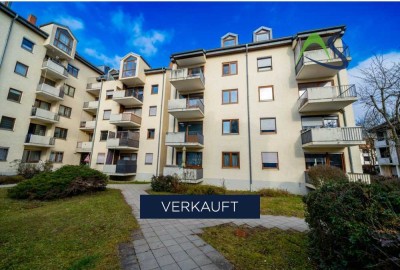 VERKAUFT - Attraktive 2-Zimmer-Wohnung in zentraler Wohnlage mit Balkon, EBK und TG-Stellplatz