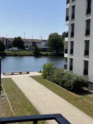 PERFEKT! Urbanes Wohnen an der Spree! Helle 2 Zimmer mit Balkon