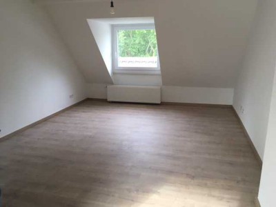 Saniert 2025! 2,5 Zimmer im DG mit Duschbad