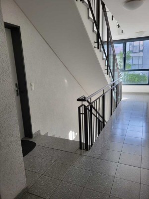 Gehobene Dreizimmerwohnung Bergisch Gladbach Hand