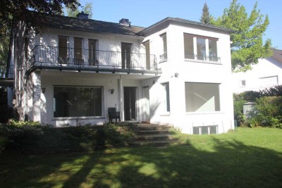 Villa in Rheinlage von Bad Godesberg / Rüngsdorf