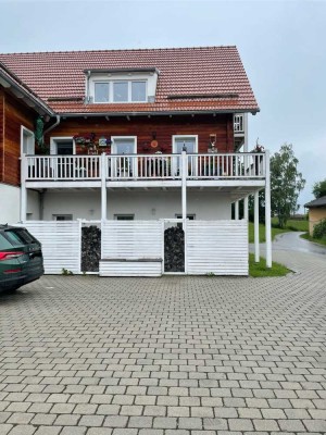 Sanierte Terrassenwohnung mit drei Zimmern und Balkon in Viechtach