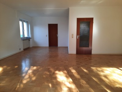 In ruhiger, gehobener Wohngegend, attraktive Doppelhaushälfte zu vermieten