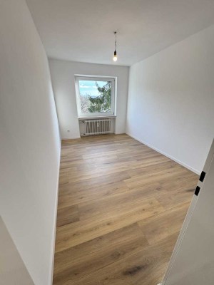 Erstbezug nach Sanierung: 3-Zi.-Wohnung mit Balkon