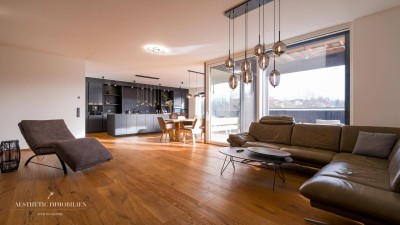 LEOMBACH – Exklusives Haus mit Gewerbehalle - Modernes Wohnen und Arbeiten vereint