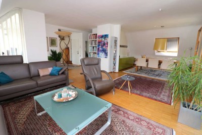 Exklusive 4,5 Raum Maisonettewohnung mit Loggia und zwei PKW-Stellplätzen in zentraler Wohnlage