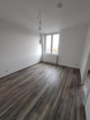Helle Dachgeschosswohnung mit (neuem) Balkon