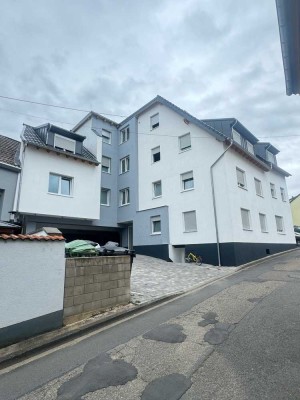 Neuwertiges Mehrfamilienhaus mit 8 Wohneinheiten