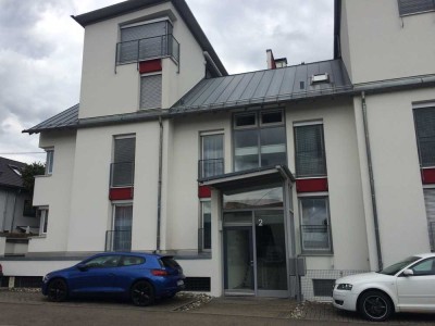 Zentrale und doch ruhige 3,5-Zimmer-Wohnung mit großer Terrasse - Nähe Outlets Metzingen