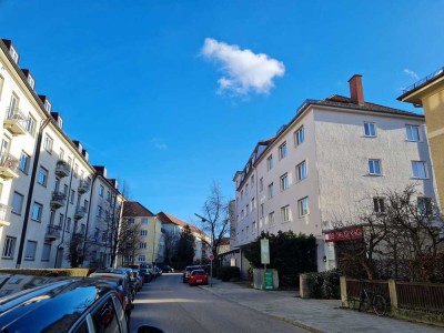 Charmante 5-Zimmer-Altbau-Wohnung in begehrter Wohnlage Bogenhausen