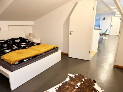 Möblierte Einliegerwohnung in Traumhafter Dachgeschoss-WG nähe Rotkreuzplatz