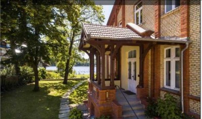 A unique villa with the direct access to the lake and mooring in beautiful Wannsee