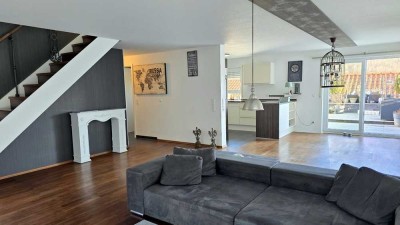 Wohntraum ! 4,5 Zimmer Maisonette Wohnung mit 2 Bädern, 2 Balkonen, Garage und Aussicht!