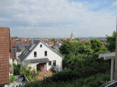 Charmante 3 Zimmer-Wohnung mit Balkon in gepflegtem 6-Familienhaus!