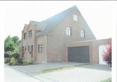 Gepflegte Doppelhaushälfte , zentral in Innenstadtnähe Geldern gelegen