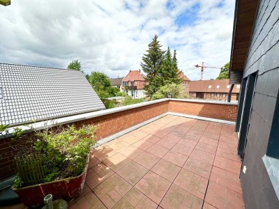 ERSTBEZUG: PENTHOUSE ÜBER 2 EBENEN - GALERIE - 20 m2 DACHTERRASSE - EBK - GARAGE - FREI