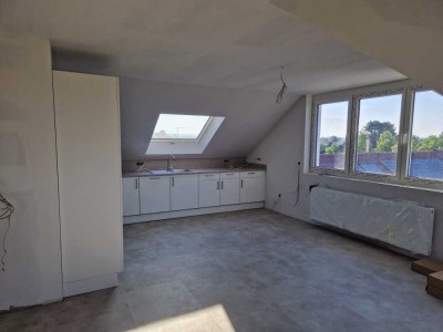 Helle, neu renovierte Dachgeschosswohnung mit EBK und Aussicht auf den Wassertum