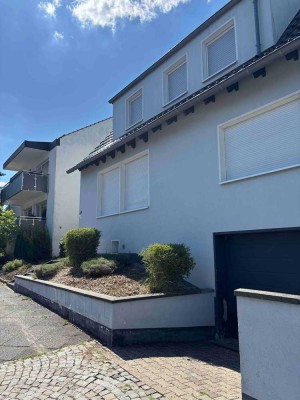 Freistehendes, großzügiges "TOP in Schuß" Einfamilienhaus mit Garage
