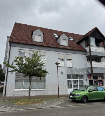 Schöne und gepflegte 4 - Zimmer - Maisonette-Wohnung mit Loggia und Stellplatz