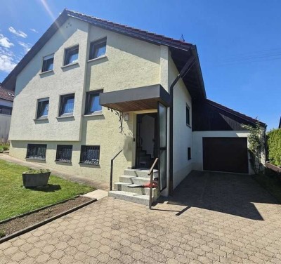 Ruhig und sonnig gelegenes 1-2 Familienhaus mit Modernisierungsbedarf