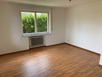 NUR FÜR STUDENTEN-/INNEN - Zimmer in 7er-WG in einem Studentenwohnheim in toller Aussichtslage