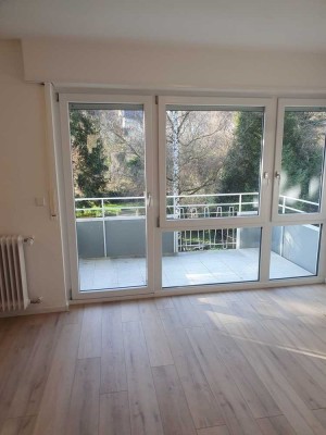 Helle, gut geschnittene 2-Zimmer-Wohnung mit Balkon