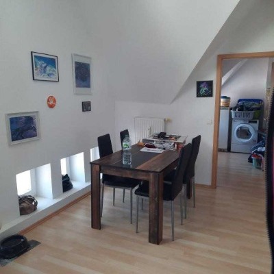 LICHTDURCHFLUTETE UND GEPFLEGTE 4-ZIMMER-EIGENTUMSWOHNUNG IN TOP LAGE VON ALBSTADT