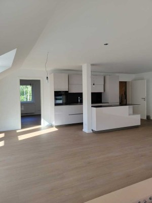 Neue 3-Zimmer-Wohnung mit moderner Wohnküche und Balkon