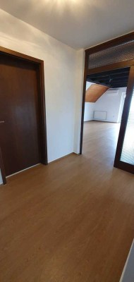 Attraktive 2-Zimmer-DG-Wohnung mit Balkon in Laatzen